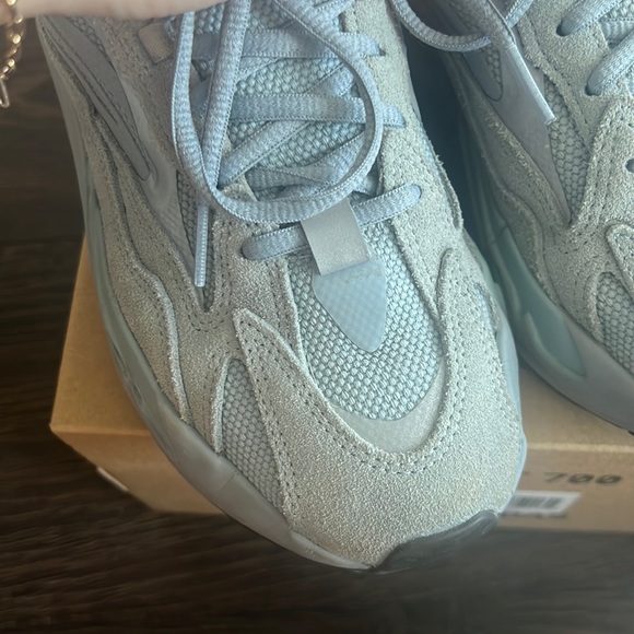 Yeezy Boost 700 Hospital Blue - Picture 8 of 11